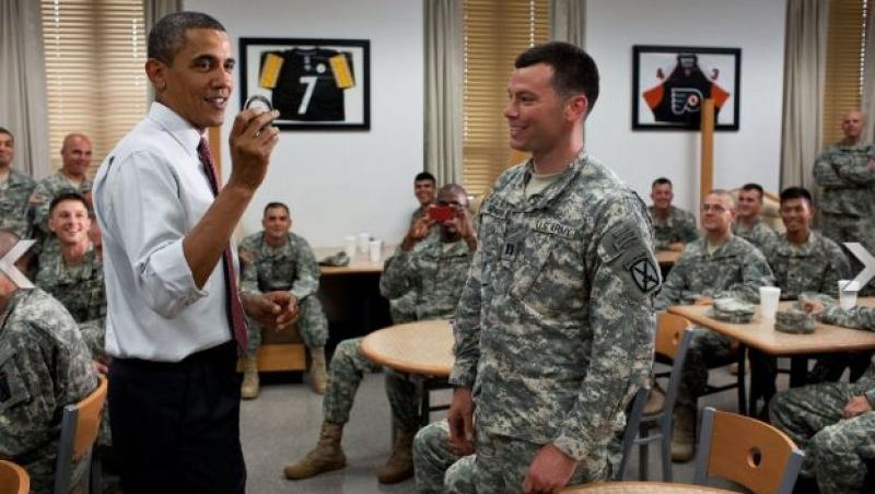 FOTO! Vezi ce face Barack Obama in spatele camerelor la Casa Alba!