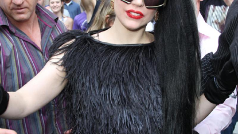 FOTO! Lady Gaga s-a impacat cu fostul iubit, Luc Carl