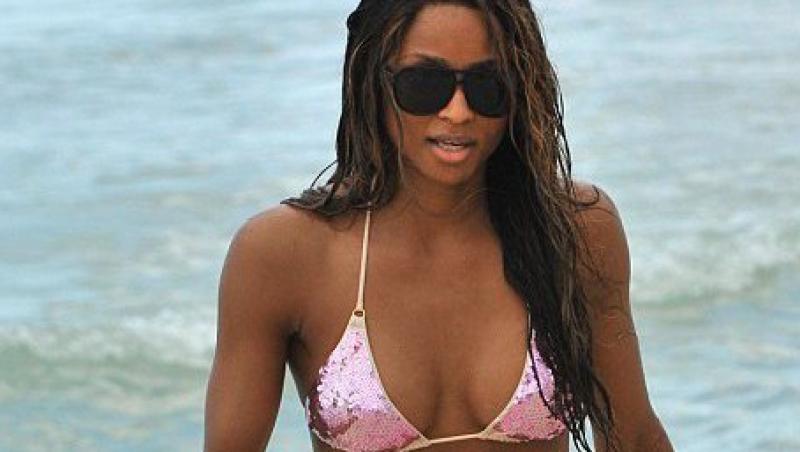 FOTO! Ciara isi dezvaluie formele intr-un bikini sumar