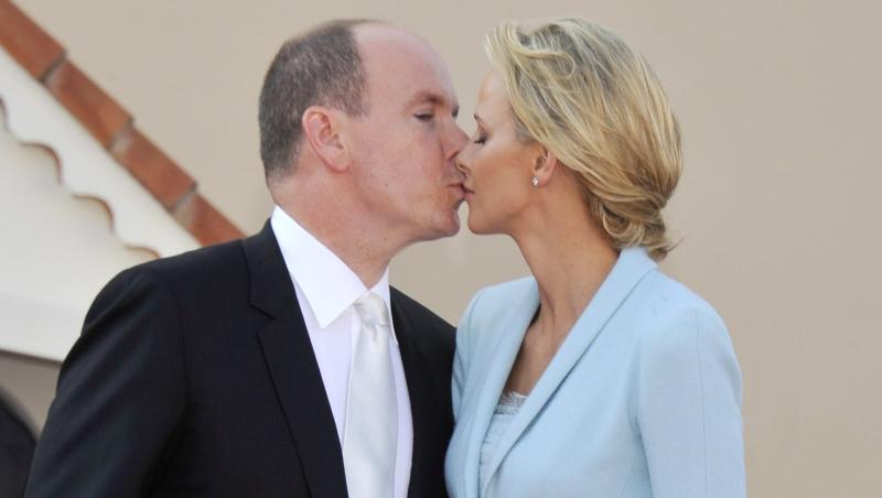 FOTO! Printul Albert de Monaco si Printesa Charlene s-au sarutat incontinuu!