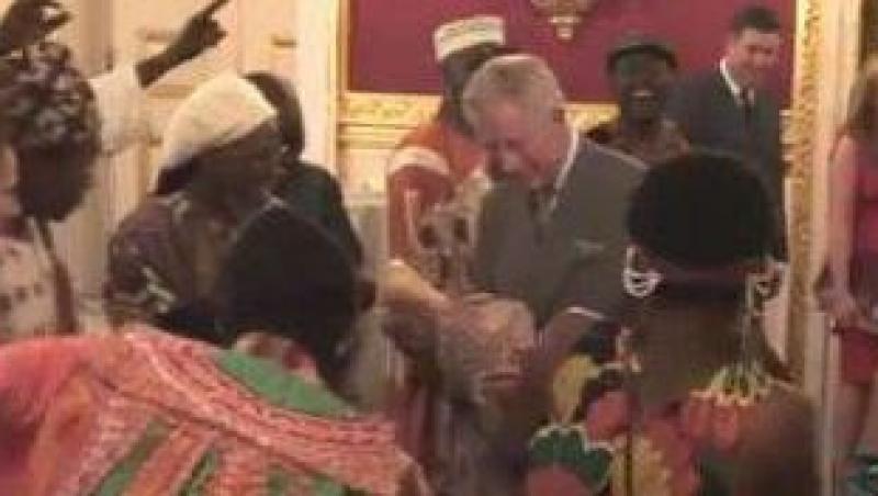 VIDEO! Printul Charles danseaza cu entuziasm pe ritmuri africane
