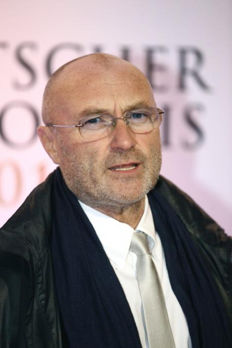Phil Collins a parasit o ceremonie de premiere din cauza durerilor de spate