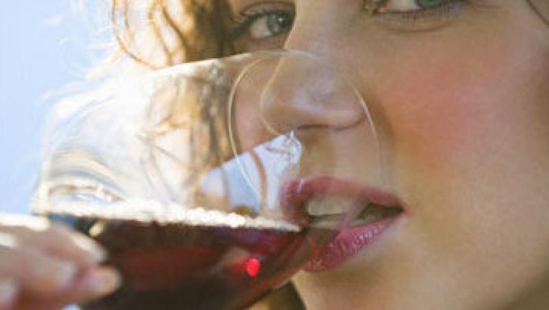Vinul rosu protejeaza dintii si gingiile