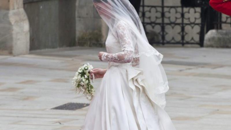Rochia de mireasa a ducesei de Cambridge, expusa la Palatul Buckingham