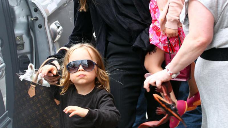 Copiii Angelinei Jolie cutreiera Londra