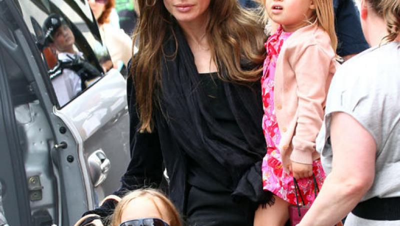 Copiii Angelinei Jolie cutreiera Londra