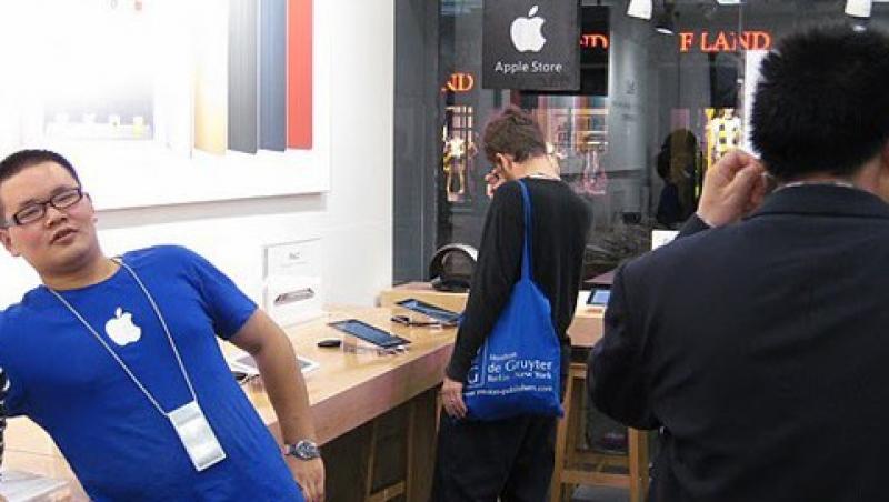 VIDEO! Culmea copierii: magazine false Apple in China!
