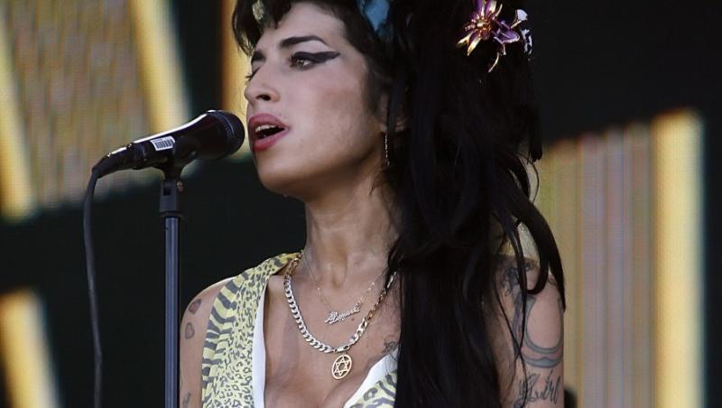Ultima ipoteza a anchetatorilor: Amy Winehouse a decedat din cauza alcoolului