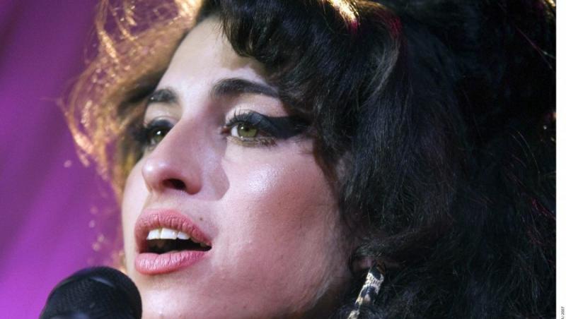 Microsoft isi cere scuze pentru un mesaj in legatura cu moartea lui Amy Winehouse