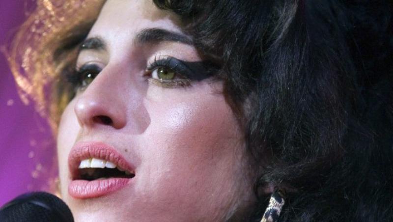Microsoft isi cere scuze pentru un mesaj in legatura cu moartea lui Amy Winehouse