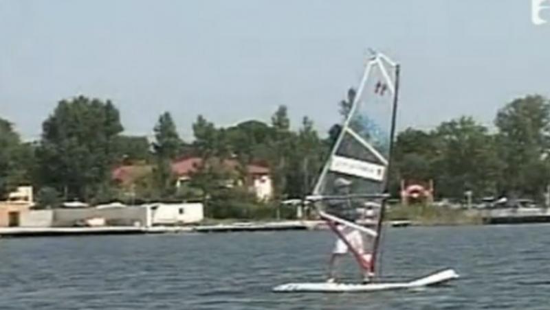 VIDEO! Vezi cum poti invata sa faci windsurfing!