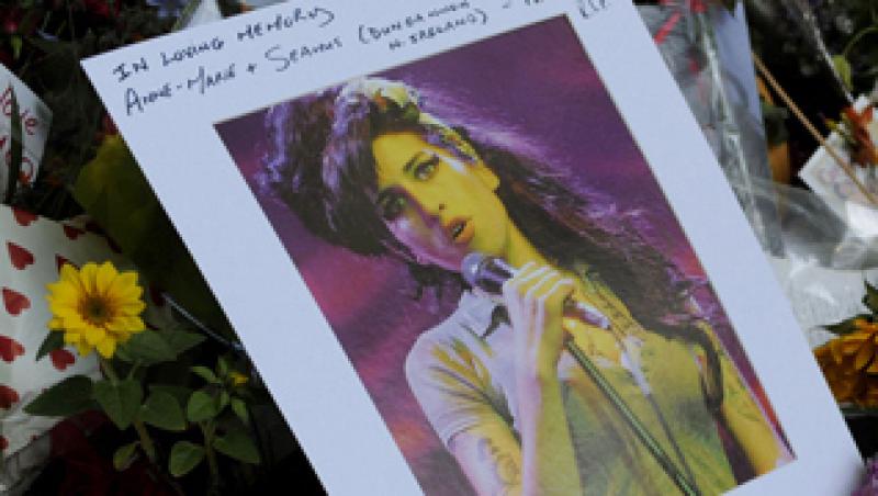 GALERIE FOTO! Vezi reactiile vedetelor dupa funerariile lui Amy Winehouse!