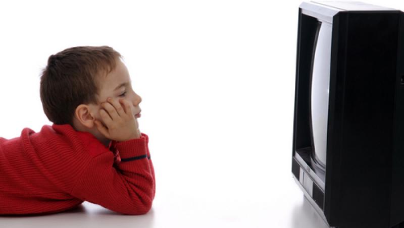 Copiii intre 3 si 5 ani sunt influentati mai mult de reclamele de la TV