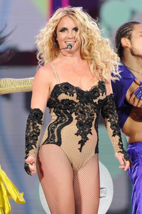 Britney Spears, provocatoare pe scena!