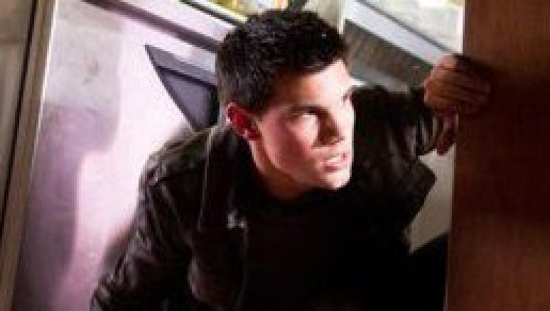 FOTO! Vezi cele mai noi imagini cu Taylor Lautner in “Abduction”!