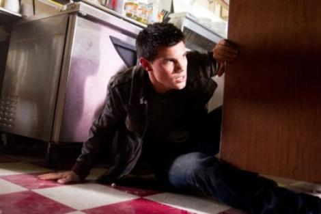 FOTO! Vezi cele mai noi imagini cu Taylor Lautner in “Abduction”!