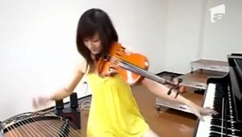 VIDEO! O femeie canta la 3 instrumente in acelasi timp