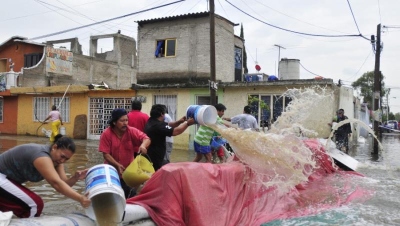 Mexic: Cel putin 11 morti si 300.000 de sinistrati, in urma furtunii Arlene