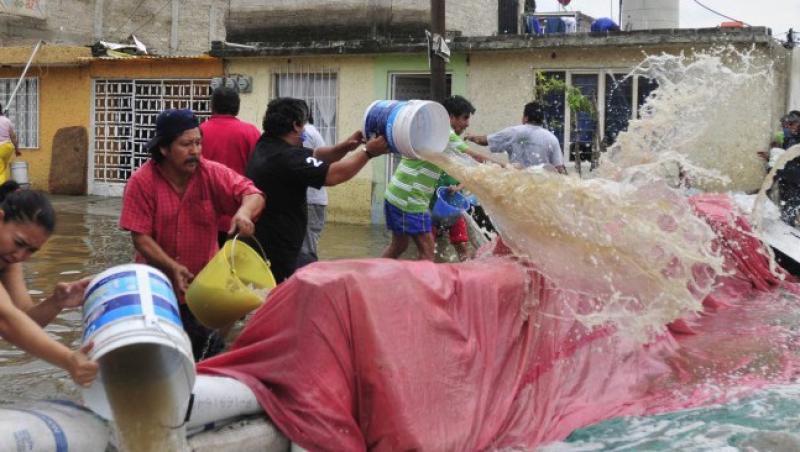 Mexic: Cel putin 11 morti si 300.000 de sinistrati, in urma furtunii Arlene