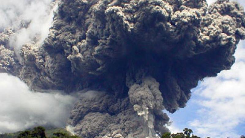 Indonezia: Vulcanul Soputan a intrat in eruptie