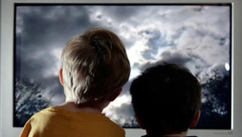 Dezastrele prezentate la TV cresc anxietatea copiilor
