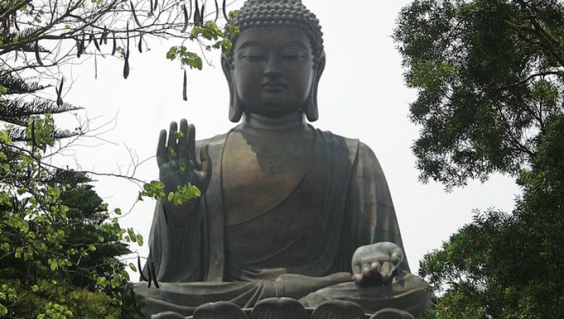 Buddha Tian Tan - cea mai mare statuie de acest fel din lume