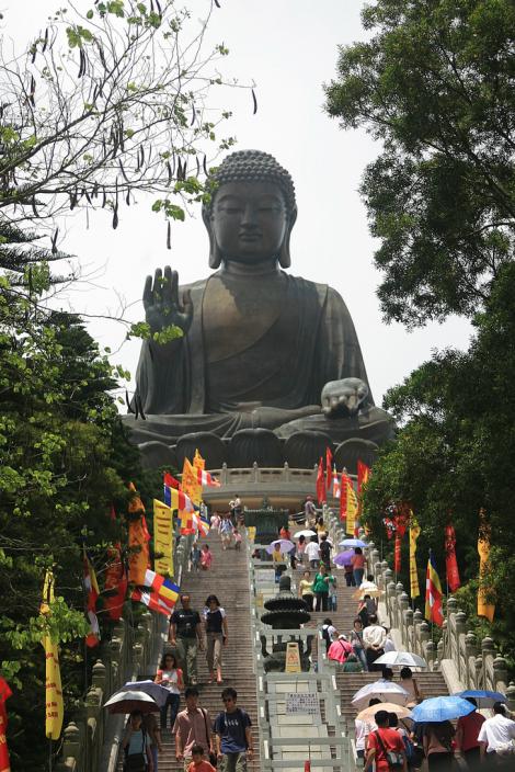 Buddha Tian Tan - cea mai mare statuie de acest fel din lume