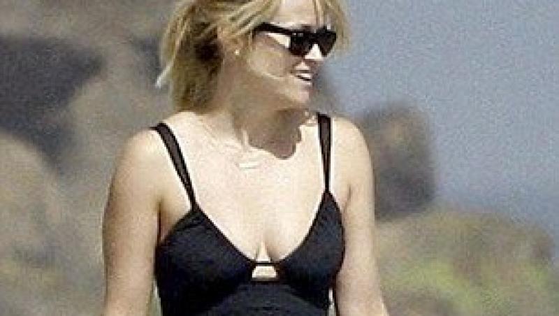 FOTO! Reese Witherspoon a sarbatorit 4 iulie in costum de baie