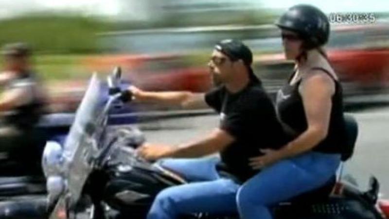 SUA: Un motociclist care protesta fata de obligatia de a purta casca a murit dupa ce s-a lovit cu capul de asfalt