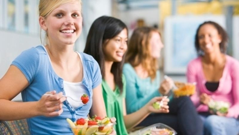 Dietele pot cauza probleme psihologice la adolescente