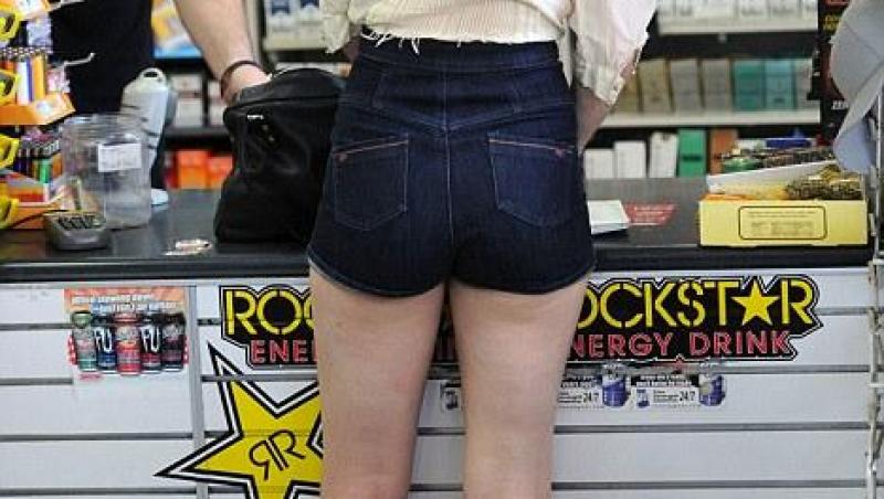 FOTO! Uite cum o strang pantalonii pe fiica lui Bruce Willis!