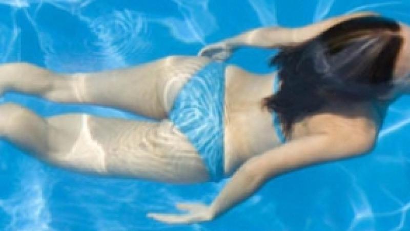 Moda sub apa: Manechine fotografiate cu o camera subacvatica