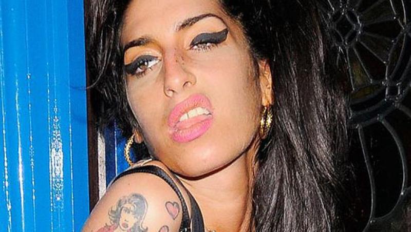Amy Winehouse a lesinat de 3 ori in ultima saptamana de la vodka