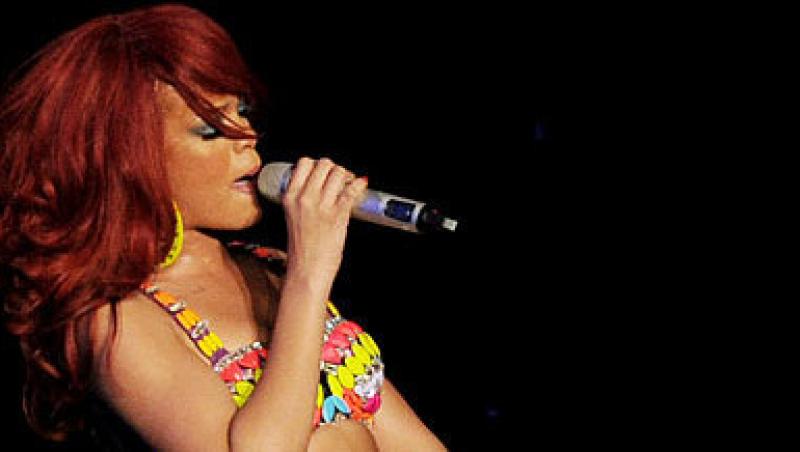 VIDEO! Rihanna foarte aproape sa ia foc… la propriu