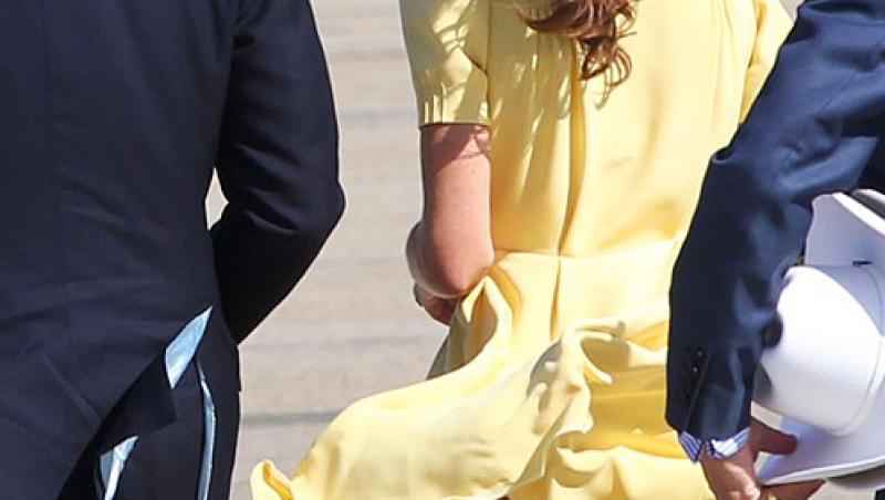 VIDEO! Kate Middleton, din nou cu fusta ridicata de vant