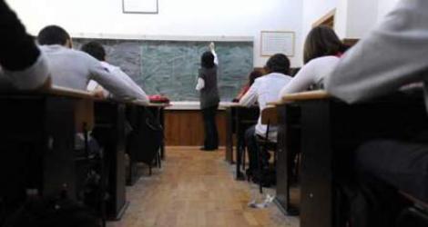 23 de profesori, sanctionati dupa ce 100 de elevi au fost prinsi copiind la BAC