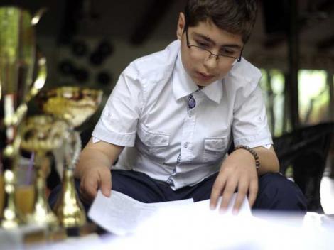 Copiii geniali ai Romaniei: La 3 ani citea, la 13 ani e specialist in matematica