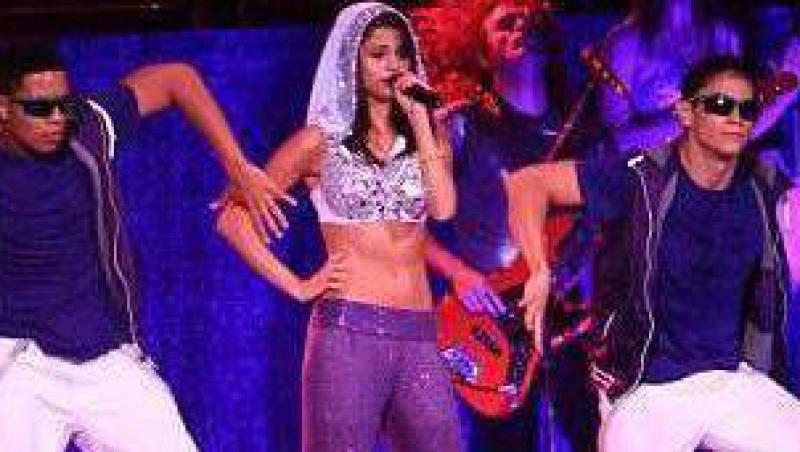 FOTO! Selena Gomez, super sexy intr-un concert