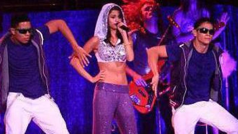 FOTO! Selena Gomez, super sexy intr-un concert