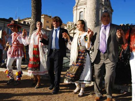 Calusarii au impresionat publicul italian la Festivalul Callatis de la Roma