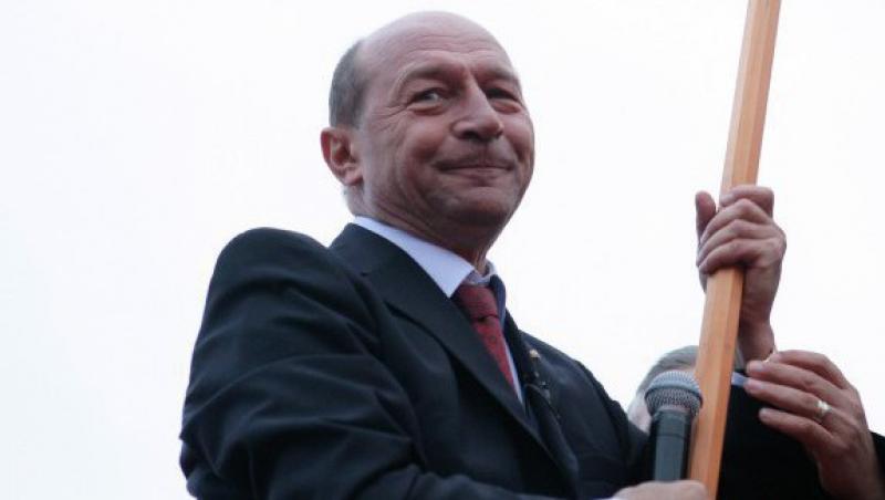 Traian Basescu: Daca tot imprumutam pentru salarii si pensii, dam faliment toti
