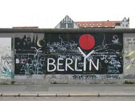 Berlinul comemoreaza 50 de ani de la construirea "Zidului Rusinii"