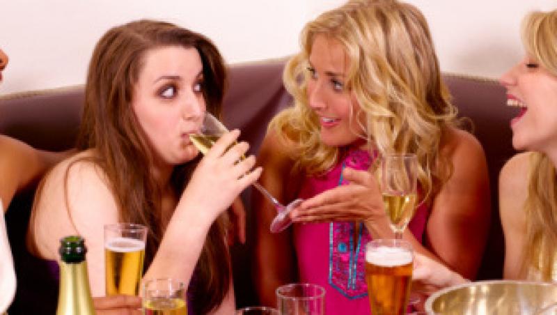 Tinerii ce participa la petreceri la liceu sunt mai predispusi sa abuzeze de alcool in timpul facultatii