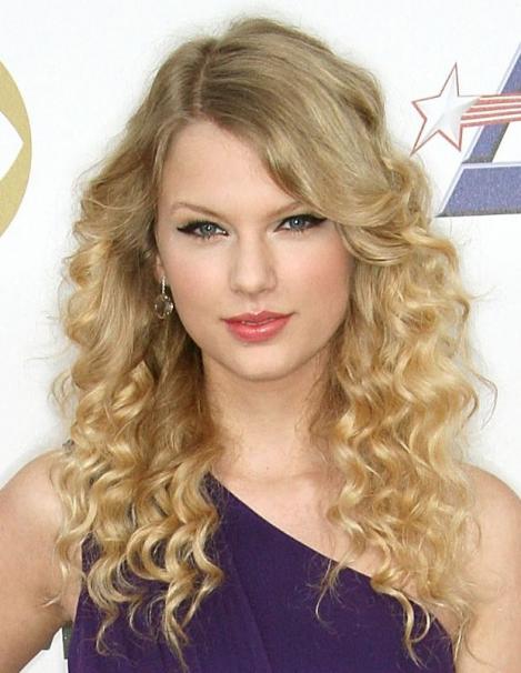 Taylor Swift Superfan - un concurs pentru cei mai impatimiti fani ai artistei
