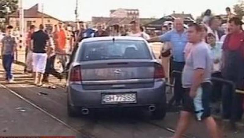 IMAGINI SOCANTE! Oradea: Doi oameni, spulberati in statia de tramvai