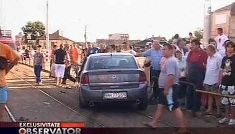 IMAGINI SOCANTE! Oradea: Doi oameni, spulberati in statia de tramvai
