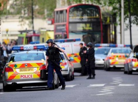 IMAGINI SOCANTE! Londra: Doi poltisti, calcati de o masina cand incercau sa prinda un hot