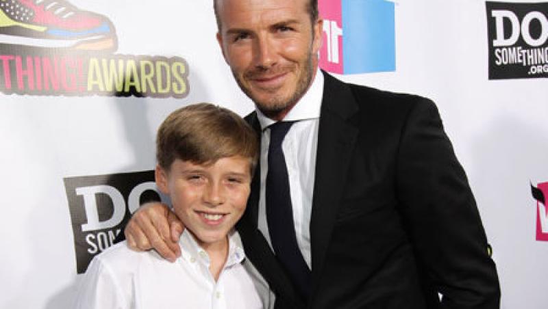 Brooklyn Beckham copiaza stilul vestimentar al tatalui sau
