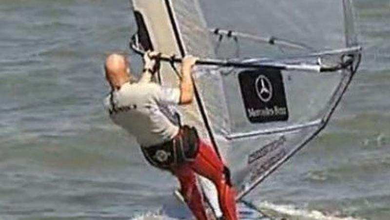 VIDEO! Un campion german de windsurfing a invins apele Marii Nordului