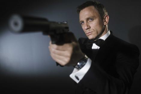 James Bond isi scoate luxul la mezat